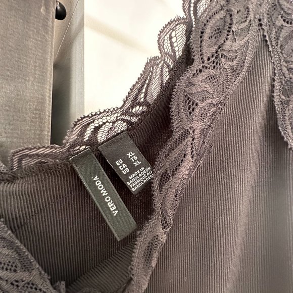 VERO MODA camisole in black with lace - Picture 5 of 6
